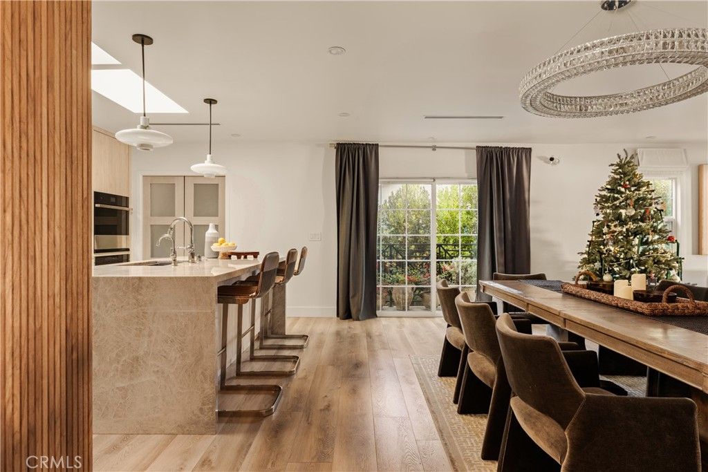 Photo of 21231 San Miguel Street, Woodland Hills, CA 91364 (MLS # SR26006211)