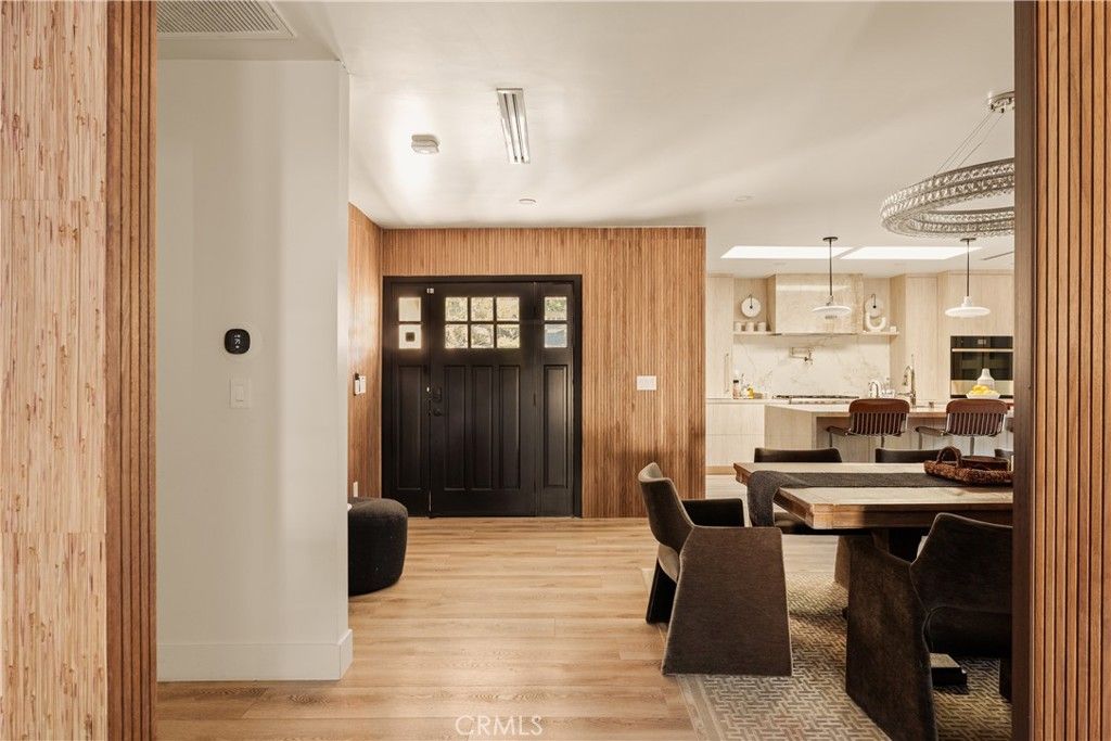 Photo of 21231 San Miguel Street, Woodland Hills, CA 91364 (MLS # SR26006211)