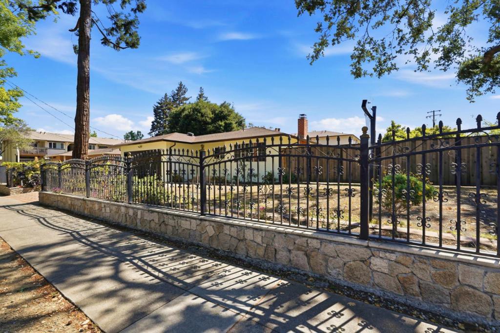 491 S Rengstorff Avenue, Mountain View CA 94040