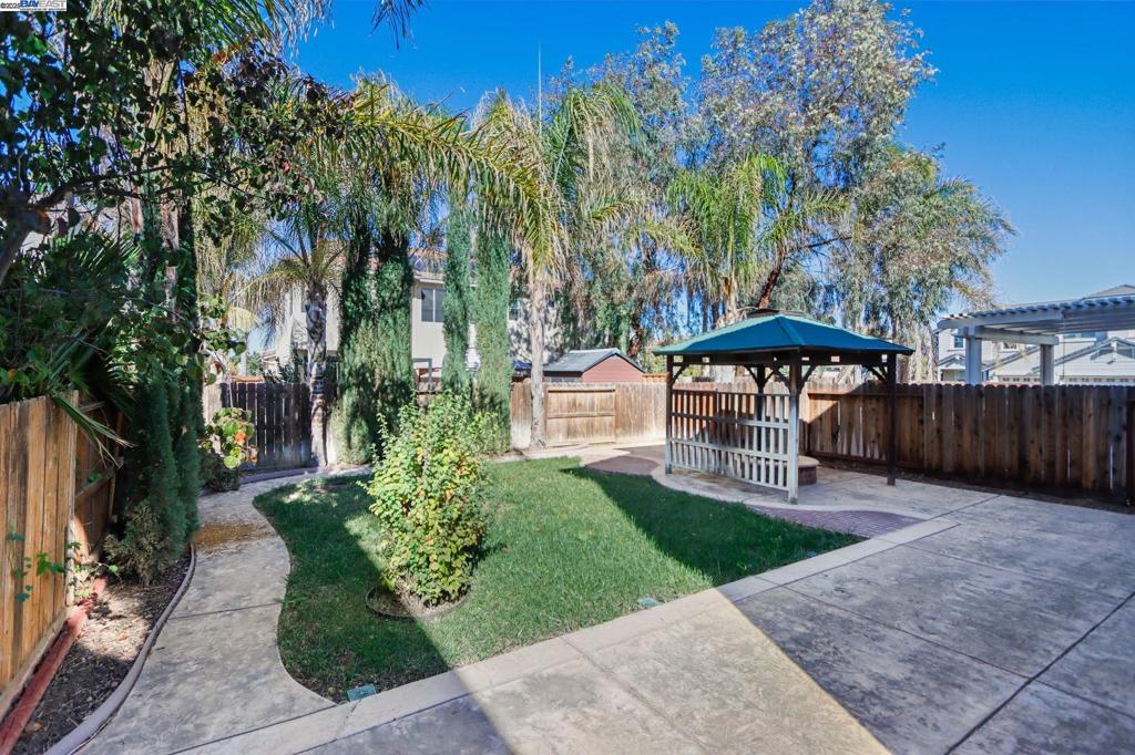 RAVENSWOOD - Residential