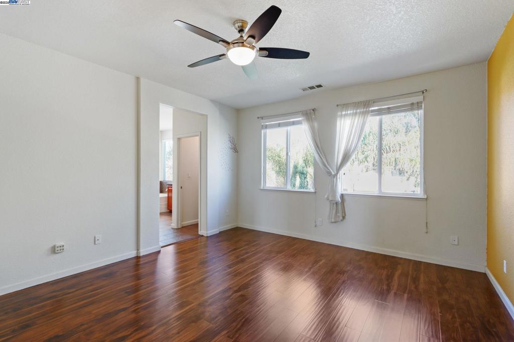 RAVENSWOOD - Residential