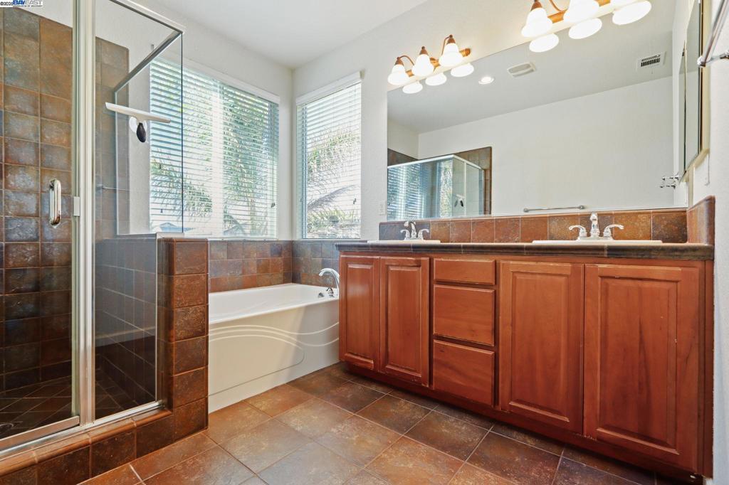 RAVENSWOOD - Residential