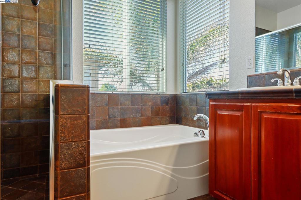 RAVENSWOOD - Residential