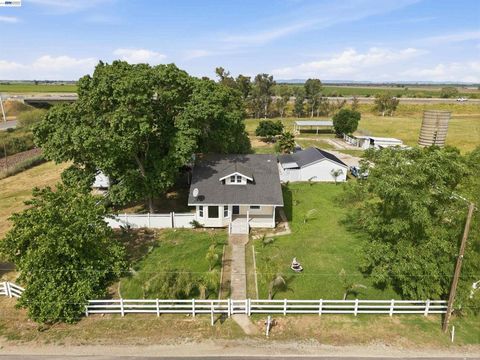Photo of 3015 Point Pleasant Rd Rd, Elk Grove, CA 95757 (MLS # 41141397)