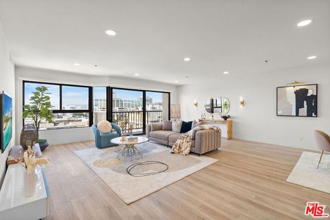 Photo of 727 S Ardmore Avenue #802, Los Angeles, CA 90005 (MLS # 25624709)