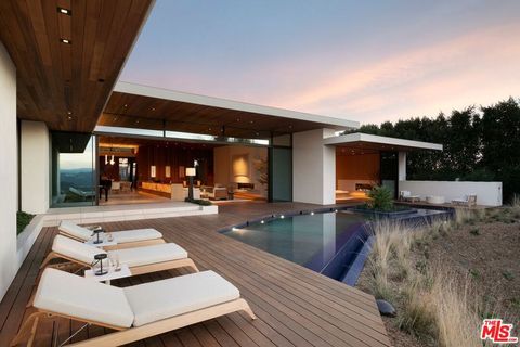 1675 Carla Beverly Hills CA 90210
