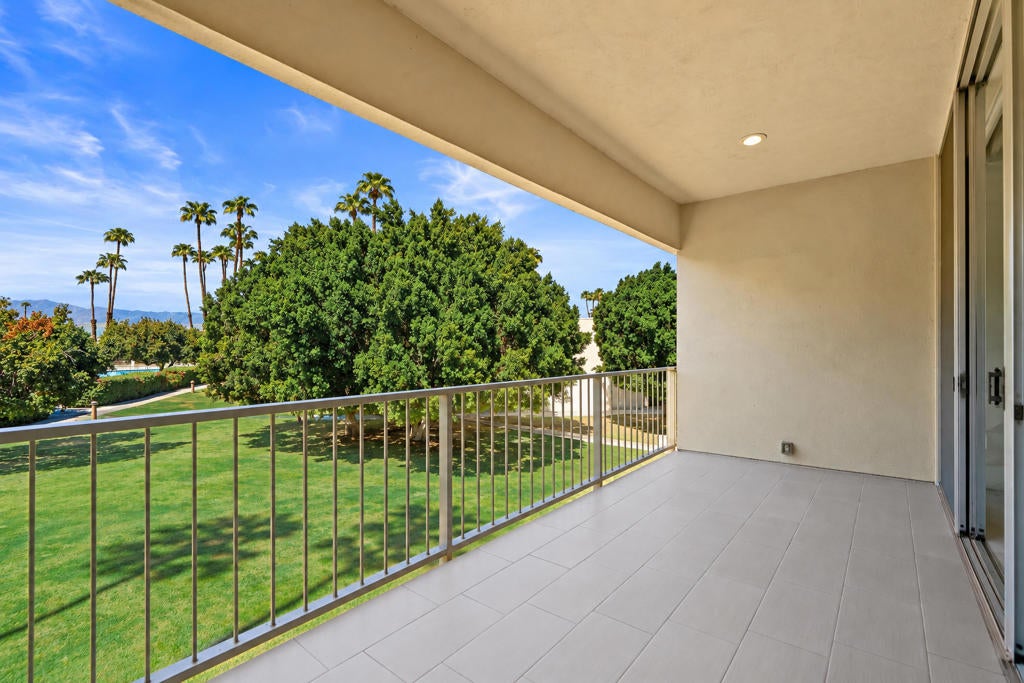 439 Desert Lakes Drive Drive