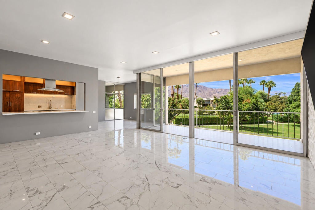 439 Desert Lakes Drive Drive