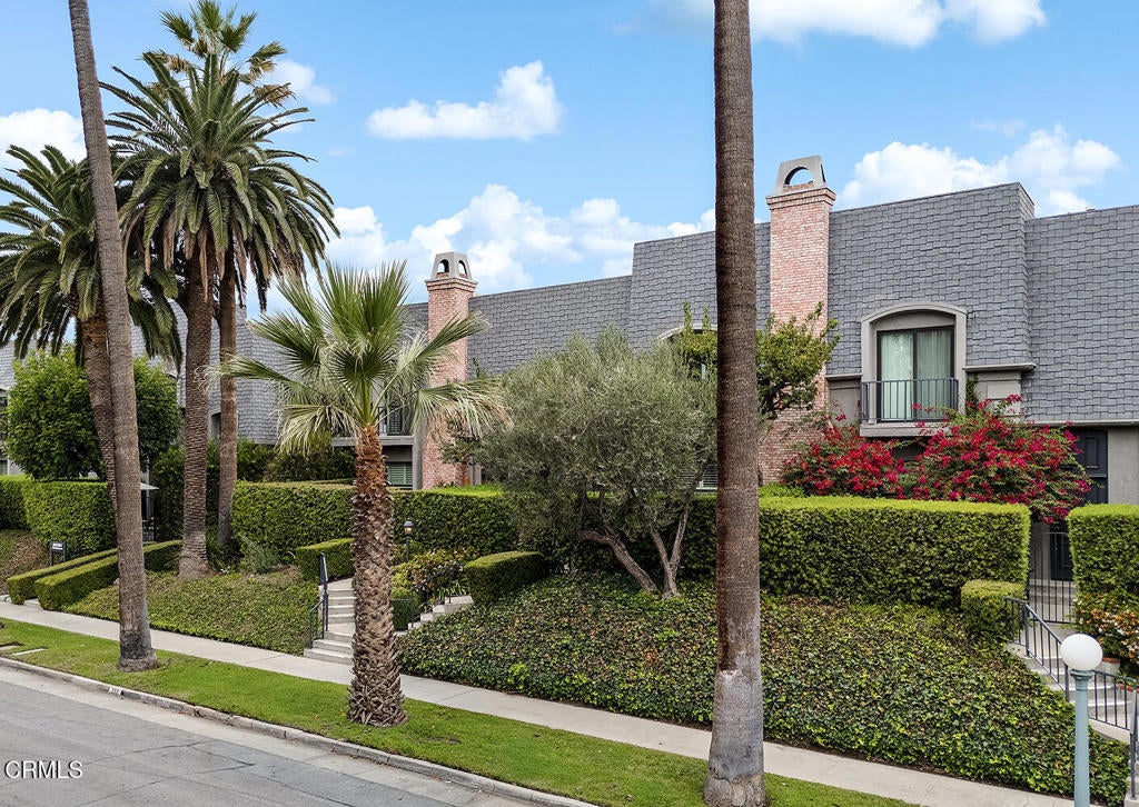 366 S Orange Grove Boulevard