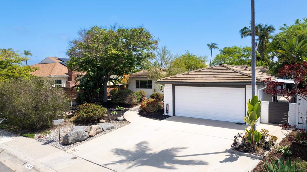 4877 Lorraine Dr