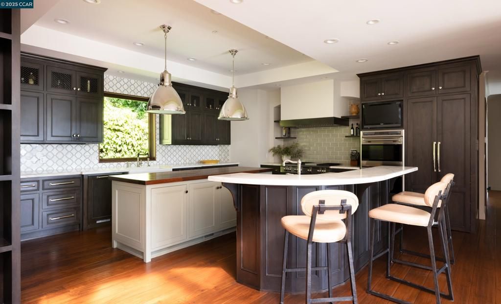 listing image 130722445101424405679