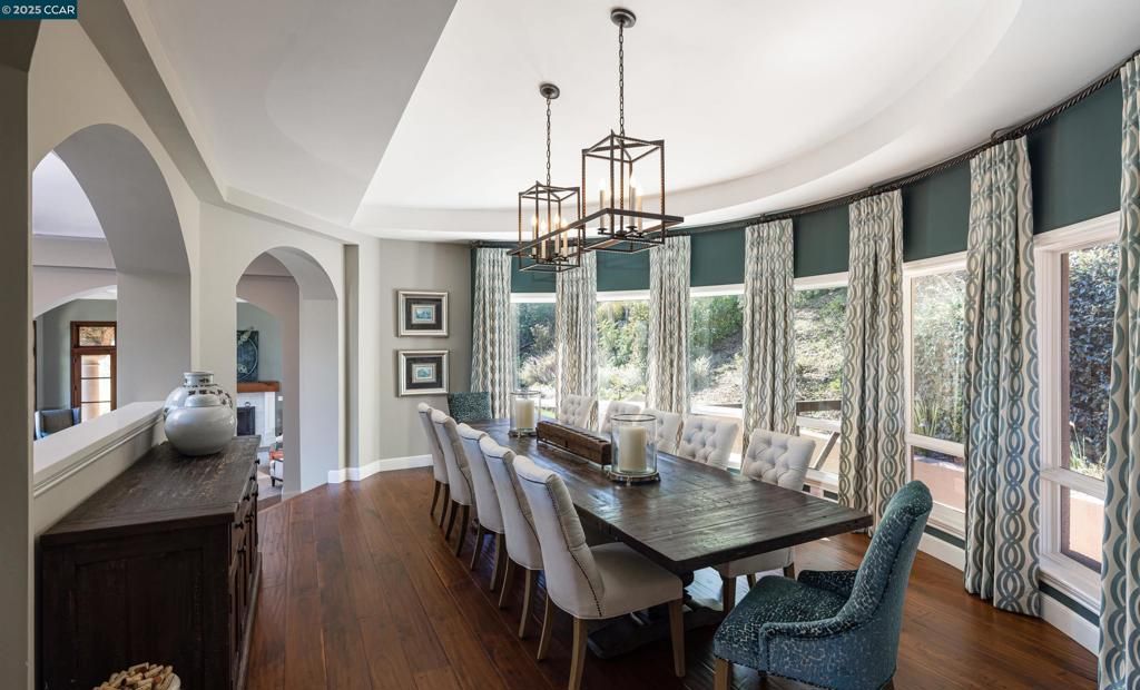 listing image 130728755048635175427