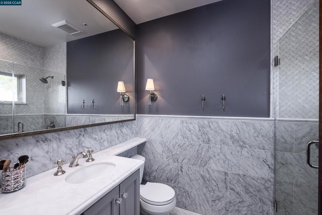 listing image 130722441555624326850