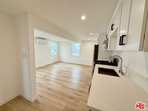 Photo of 1021 Venice Boulevard #4, Los Angeles, CA 90015 (MLS # 26815971)