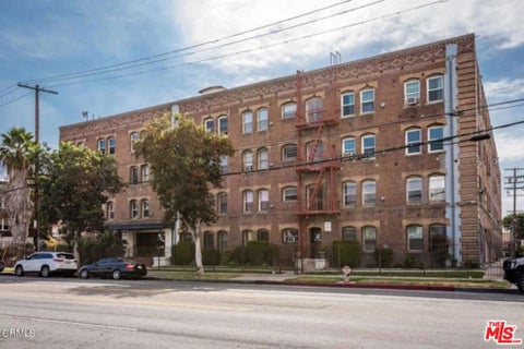 Photo of 4125 S Figueroa Street #402, Los Angeles, CA 90037 (MLS # 26986103)