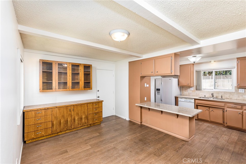 1915 W Saint Gertrude