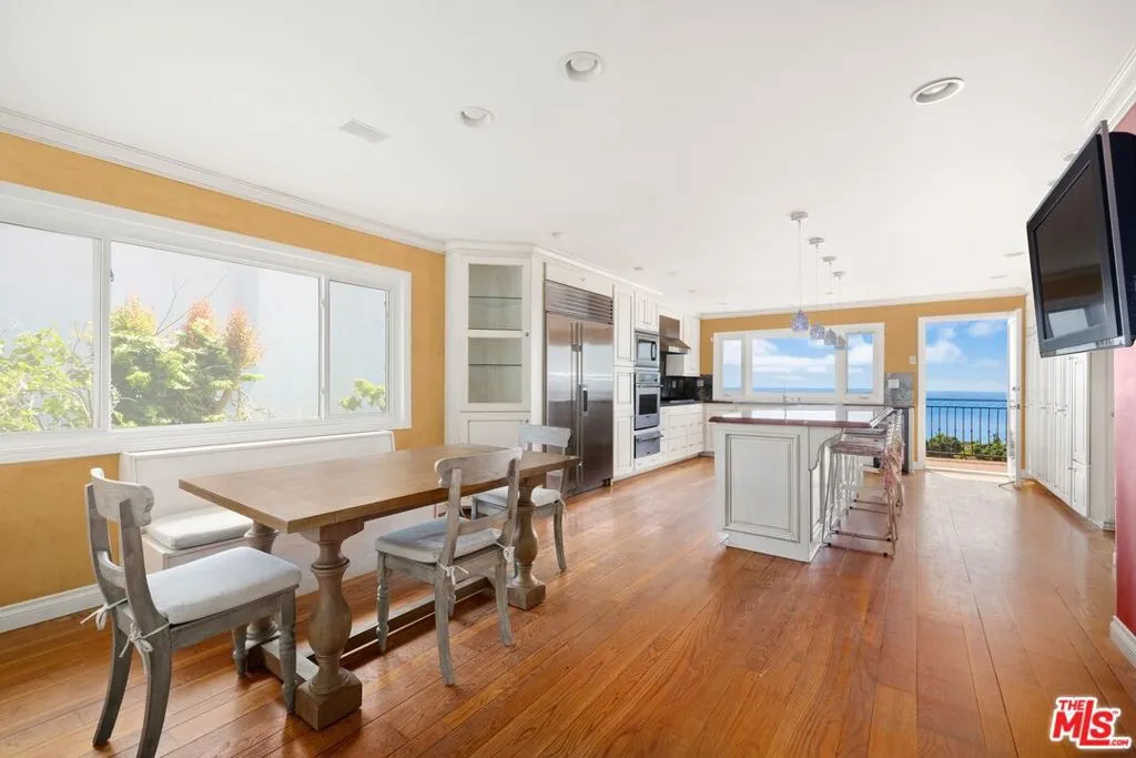 Rancho Palos Verdes, California 90275, United States, 4 Bedrooms Bedrooms, ,5 BathroomsBathrooms,Residential,Active,236315