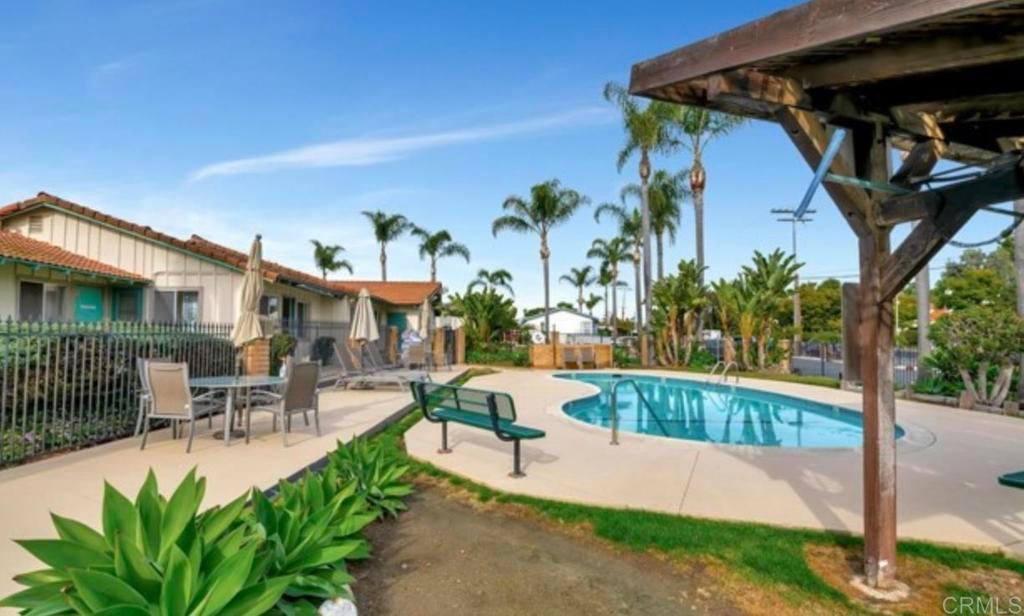 400 N MELROSE Drive 22