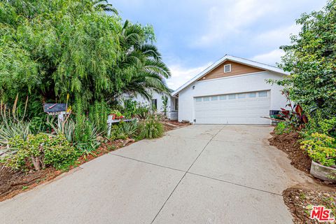 Photo of 4738 New York Avenue, La Crescenta, CA 91214 (MLS # 26736865)
