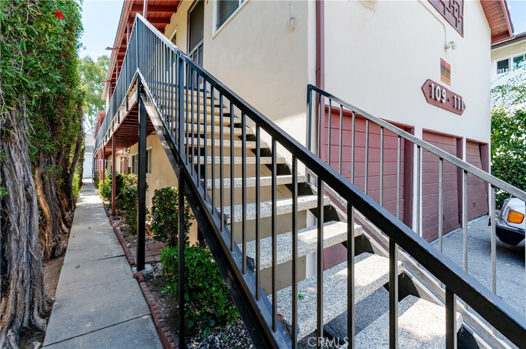 Properties 2 109 -111 N Marguerita Avenue