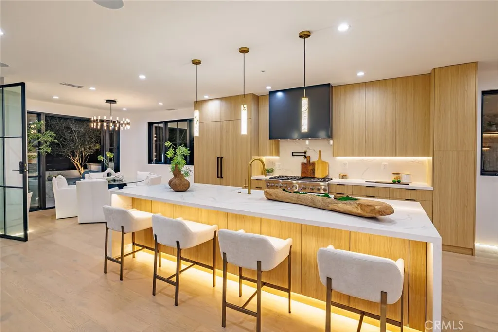 Corona Del Mar, California 92625, United States, 4 Bedrooms Bedrooms, ,7 BathroomsBathrooms,Residential,Active,220433