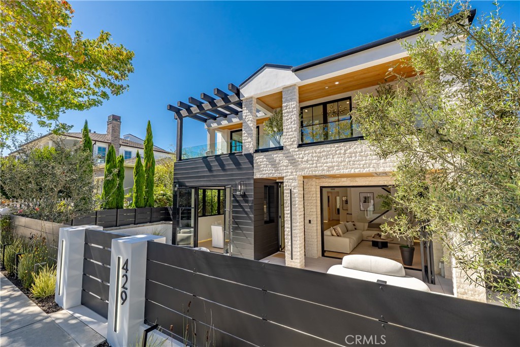 429 Dahlia Ave