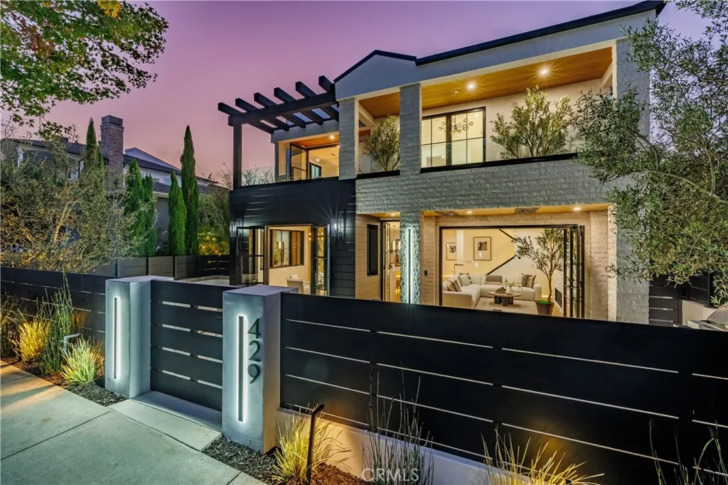 Corona Del Mar, California 92625, United States, 4 Bedrooms Bedrooms, ,7 BathroomsBathrooms,Residential,Active,220433