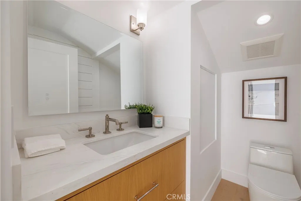 Corona Del Mar, California 92625, United States, 4 Bedrooms Bedrooms, ,7 BathroomsBathrooms,Residential,Active,220433