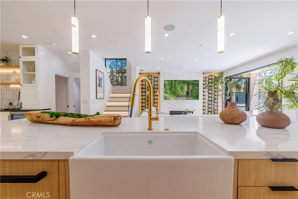 Corona Del Mar, California 92625, United States, 4 Bedrooms Bedrooms, ,7 BathroomsBathrooms,Residential,Active,220433