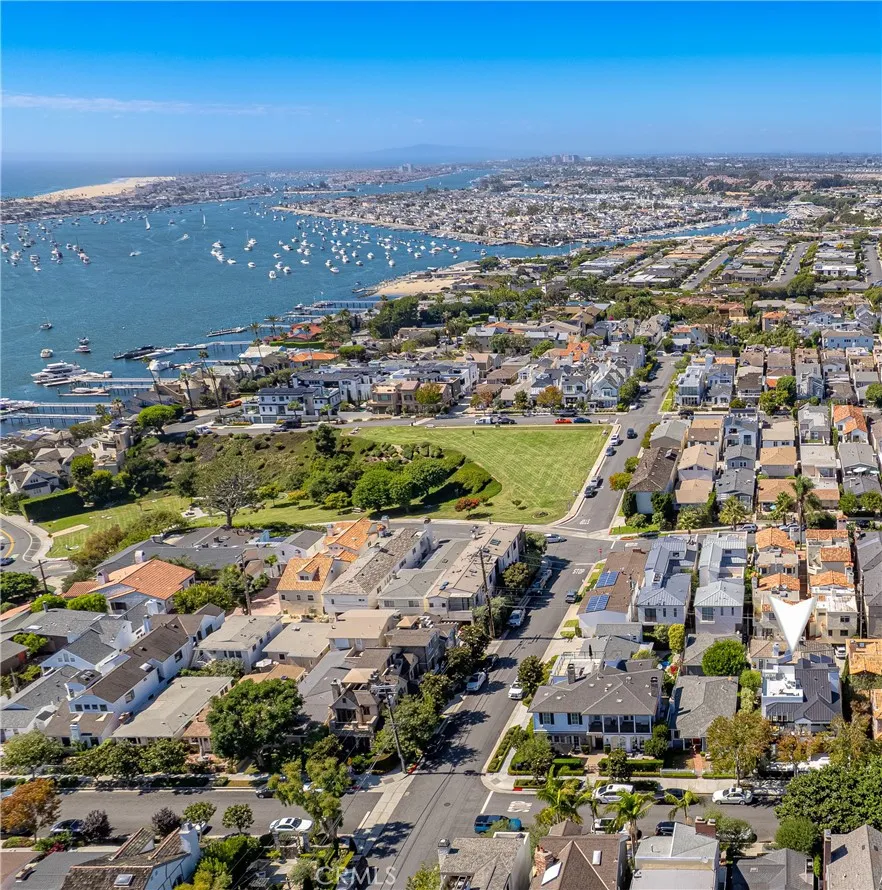 Corona Del Mar, California 92625, United States, 4 Bedrooms Bedrooms, ,7 BathroomsBathrooms,Residential,Active,220433