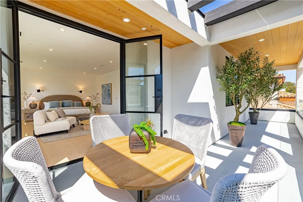 Corona Del Mar, California 92625, United States, 4 Bedrooms Bedrooms, ,7 BathroomsBathrooms,Residential,Active,220433