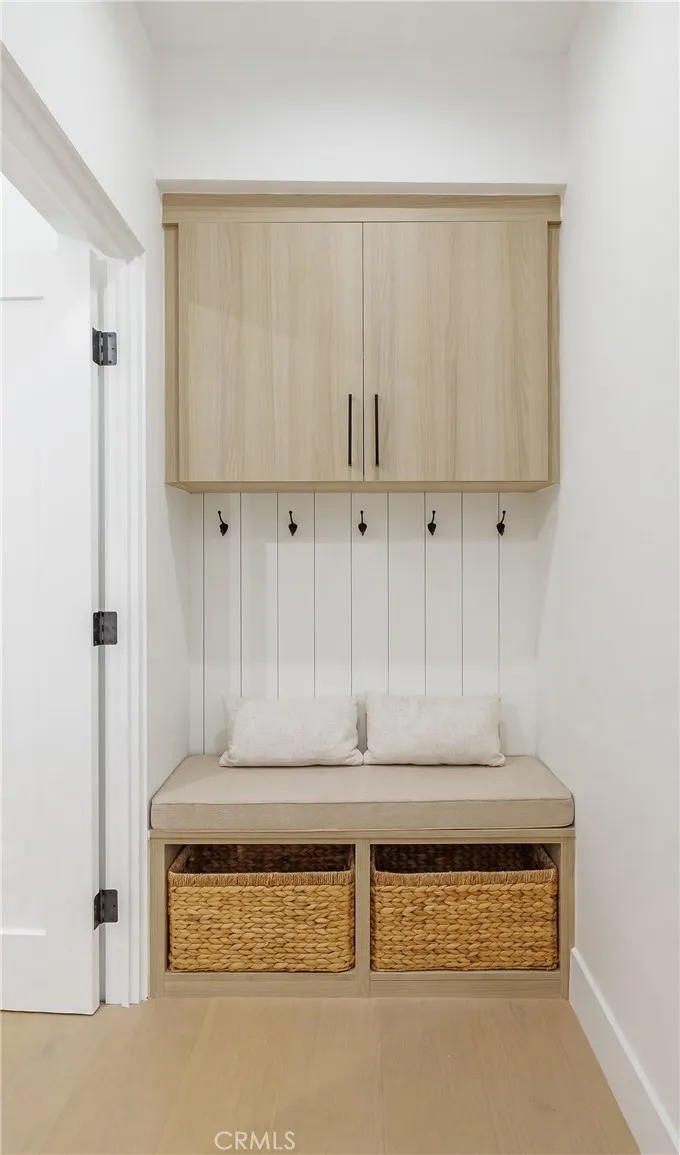 Corona Del Mar, California 92625, United States, 4 Bedrooms Bedrooms, ,7 BathroomsBathrooms,Residential,Active,220433