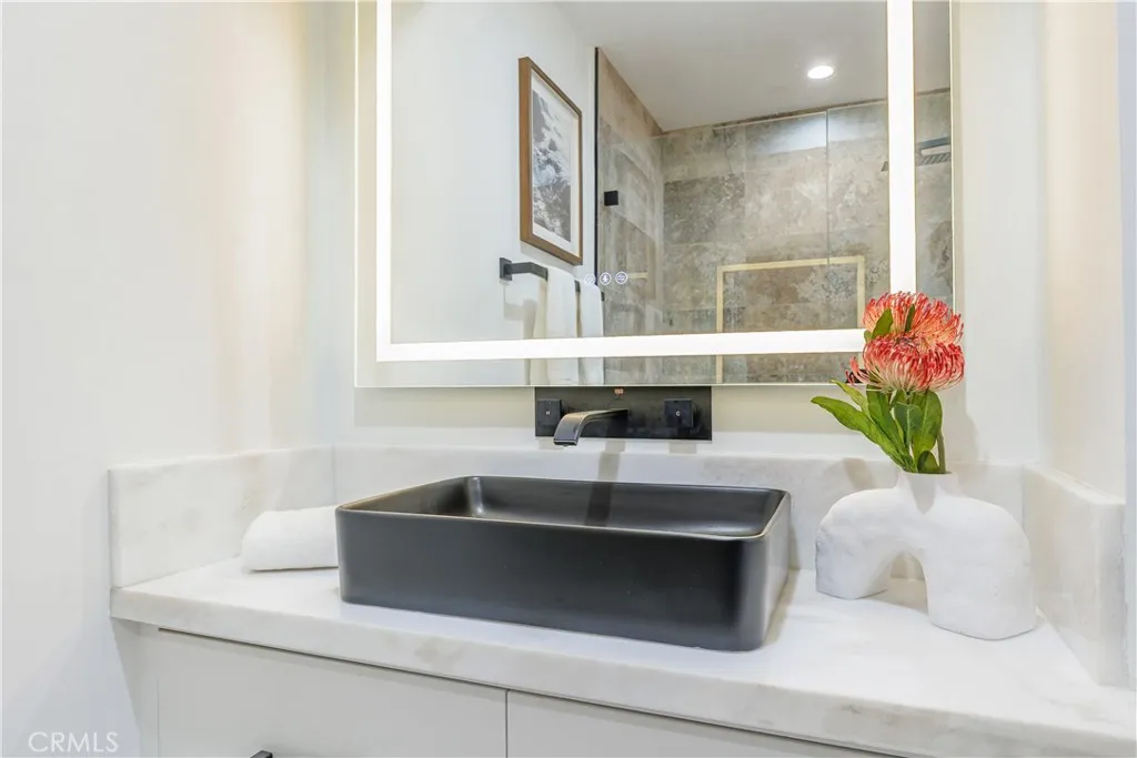 Corona Del Mar, California 92625, United States, 4 Bedrooms Bedrooms, ,7 BathroomsBathrooms,Residential,Active,220433