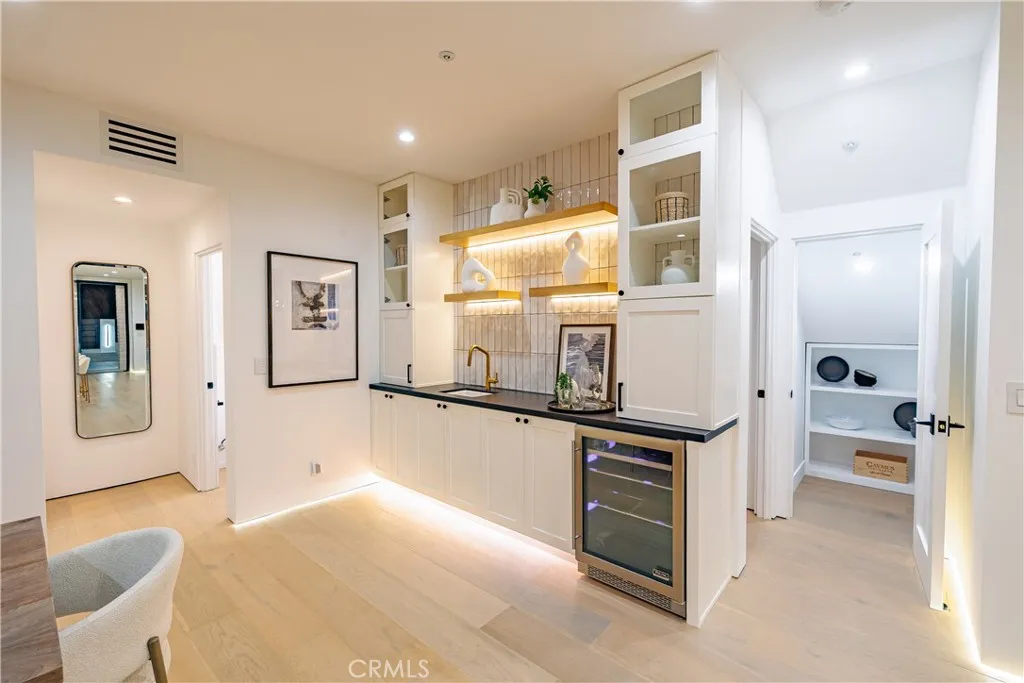 Corona Del Mar, California 92625, United States, 4 Bedrooms Bedrooms, ,7 BathroomsBathrooms,Residential,Active,220433