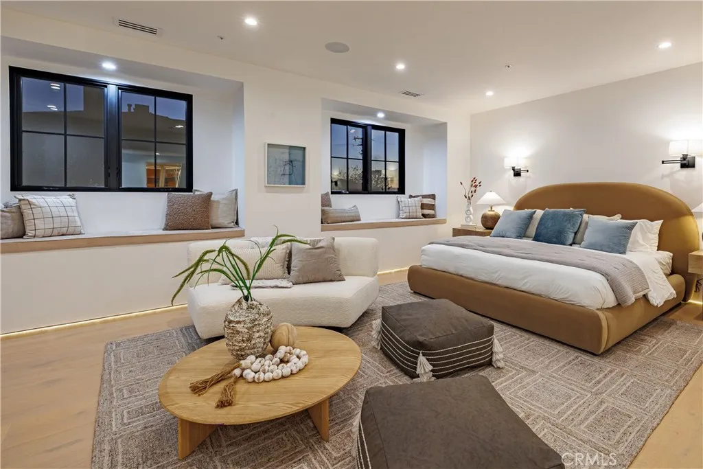 Corona Del Mar, California 92625, United States, 4 Bedrooms Bedrooms, ,7 BathroomsBathrooms,Residential,Active,220433