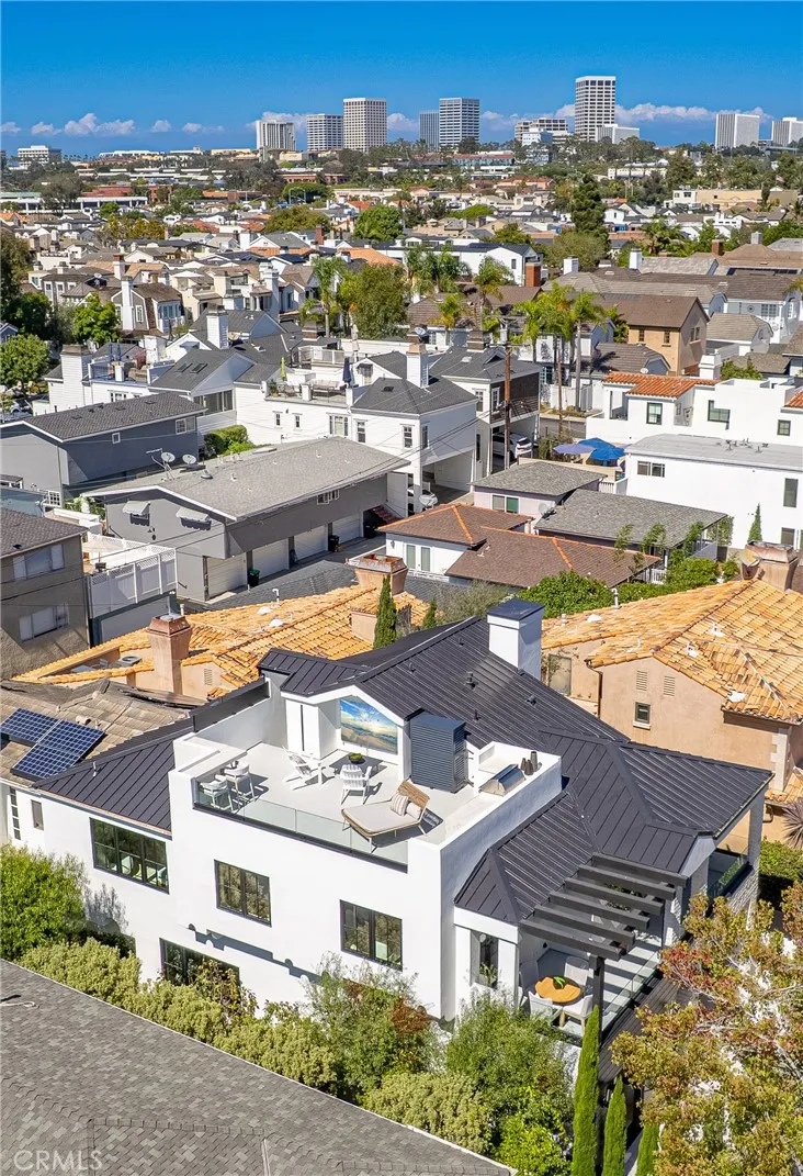 Corona Del Mar, California 92625, United States, 4 Bedrooms Bedrooms, ,7 BathroomsBathrooms,Residential,Active,220433