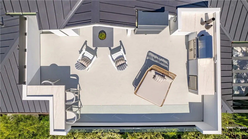 Corona Del Mar, California 92625, United States, 4 Bedrooms Bedrooms, ,7 BathroomsBathrooms,Residential,Active,220433