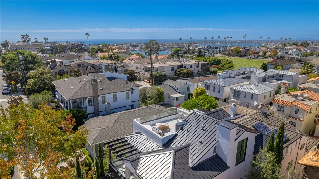Corona Del Mar, California 92625, United States, 4 Bedrooms Bedrooms, ,7 BathroomsBathrooms,Residential,Active,220433