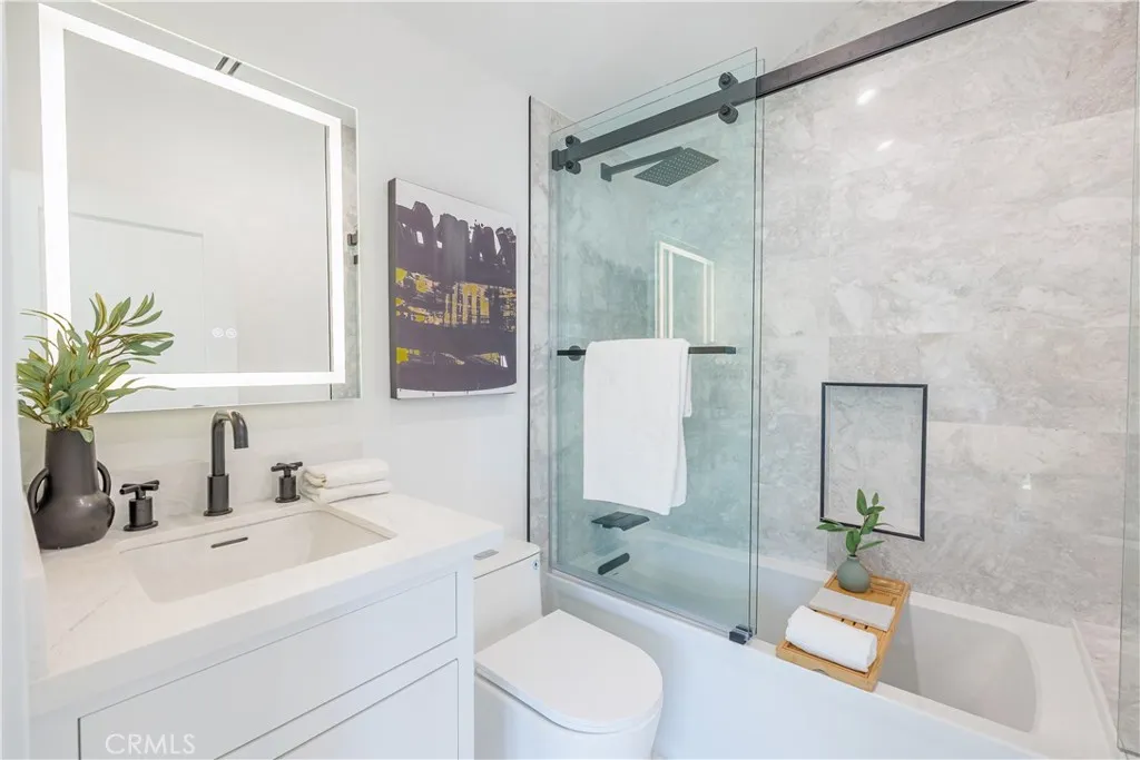 Corona Del Mar, California 92625, United States, 4 Bedrooms Bedrooms, ,7 BathroomsBathrooms,Residential,Active,220433