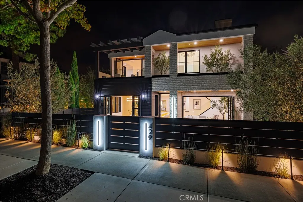 Corona Del Mar, California 92625, United States, 4 Bedrooms Bedrooms, ,7 BathroomsBathrooms,Residential,Active,220433