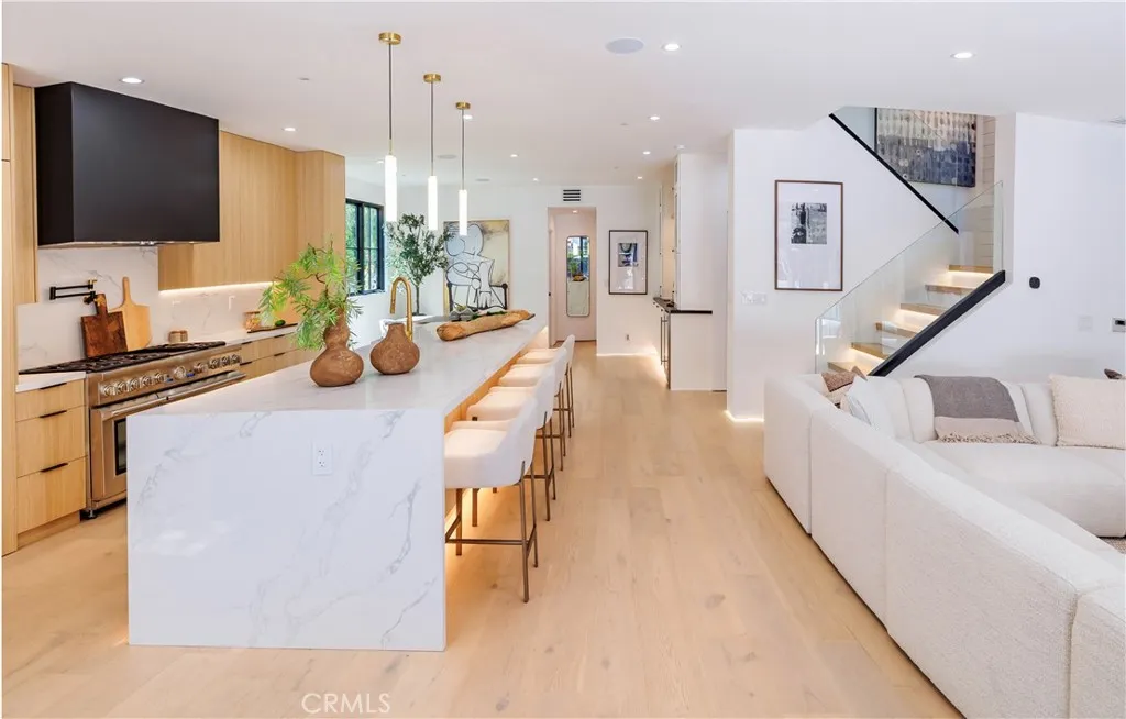 Corona Del Mar, California 92625, United States, 4 Bedrooms Bedrooms, ,7 BathroomsBathrooms,Residential,Active,220433