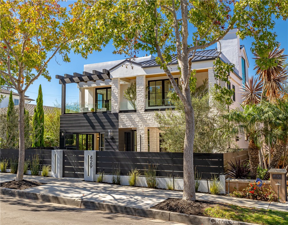 429 Dahlia Ave