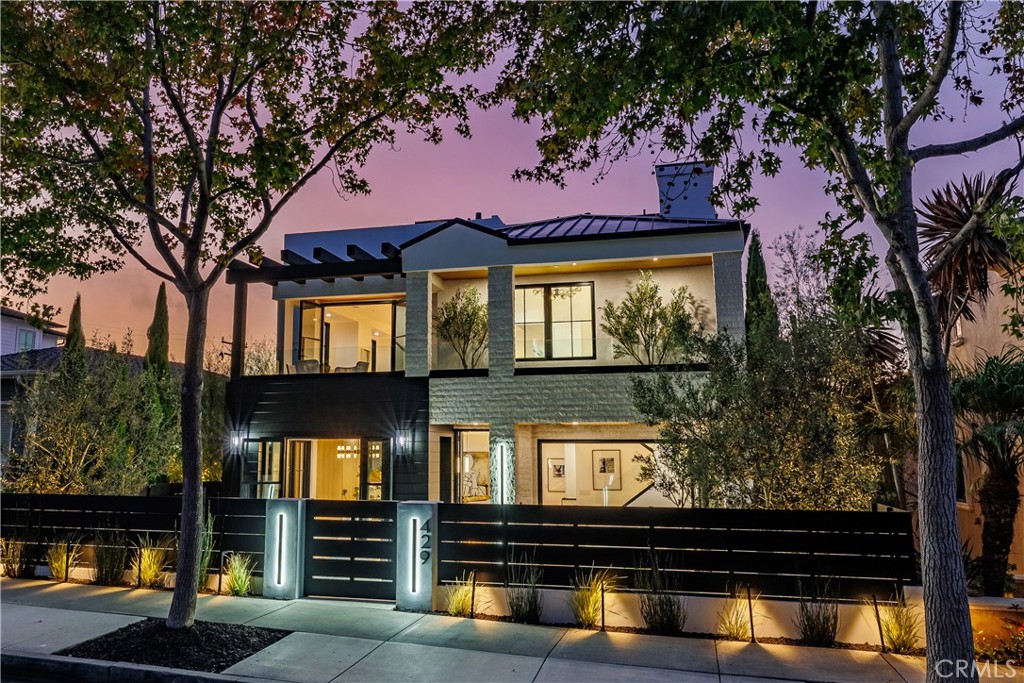 429 Dahlia Ave