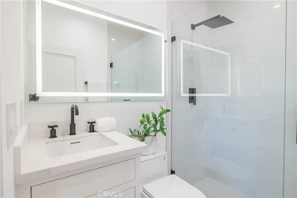 Corona Del Mar, California 92625, United States, 4 Bedrooms Bedrooms, ,7 BathroomsBathrooms,Residential,Active,220433