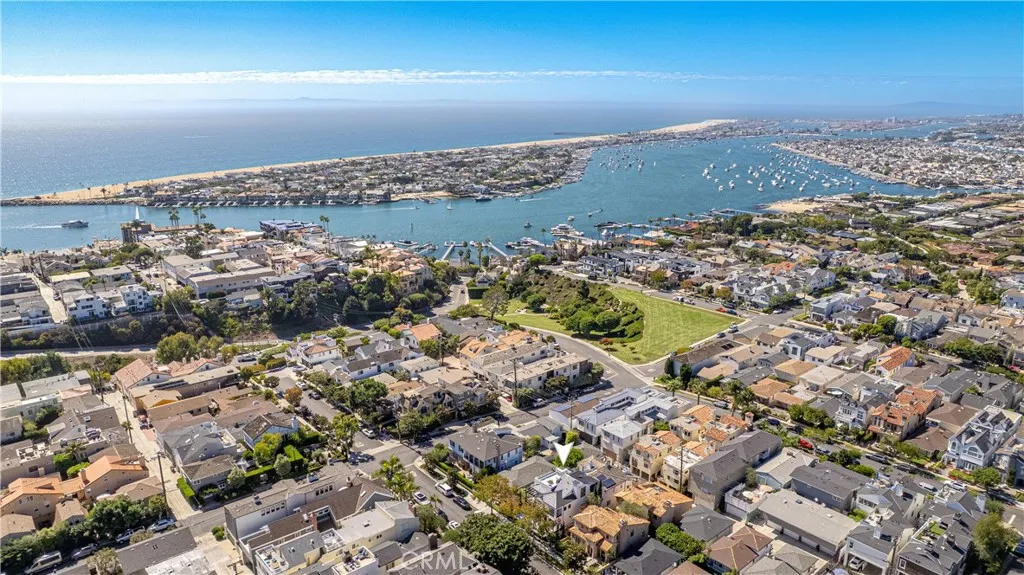 Corona Del Mar, California 92625, United States, 4 Bedrooms Bedrooms, ,7 BathroomsBathrooms,Residential,Active,220433