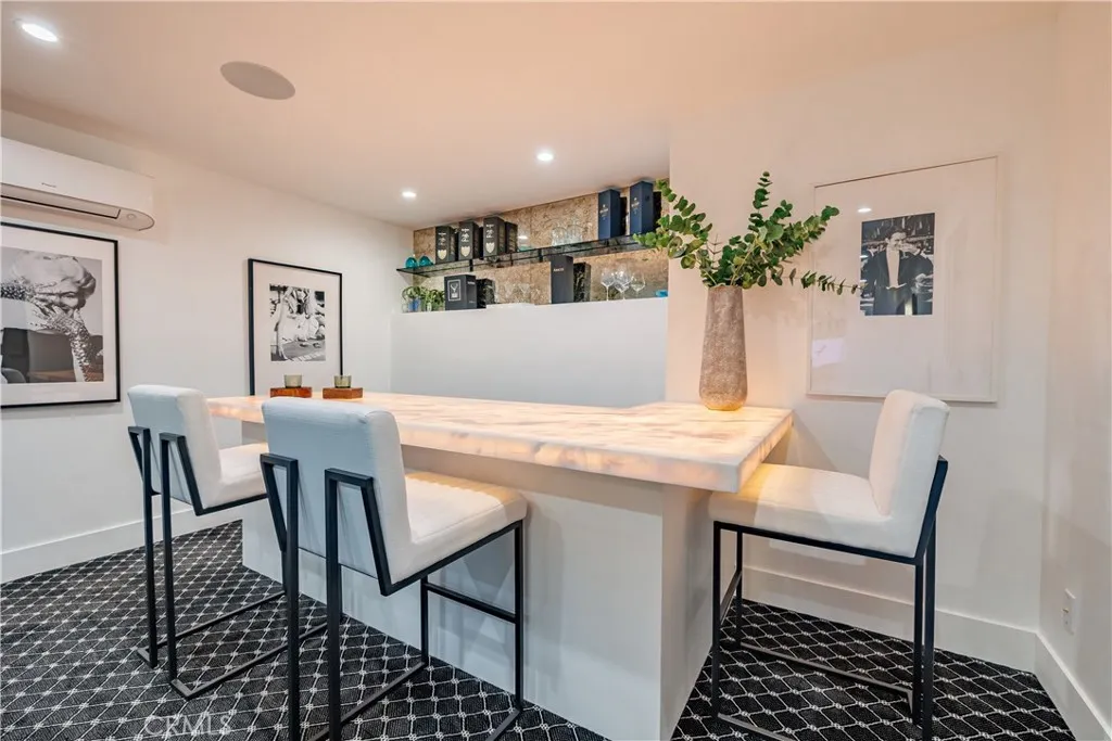 Corona Del Mar, California 92625, United States, 4 Bedrooms Bedrooms, ,7 BathroomsBathrooms,Residential,Active,220433