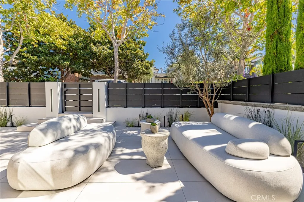 Corona Del Mar, California 92625, United States, 4 Bedrooms Bedrooms, ,7 BathroomsBathrooms,Residential,Active,220433