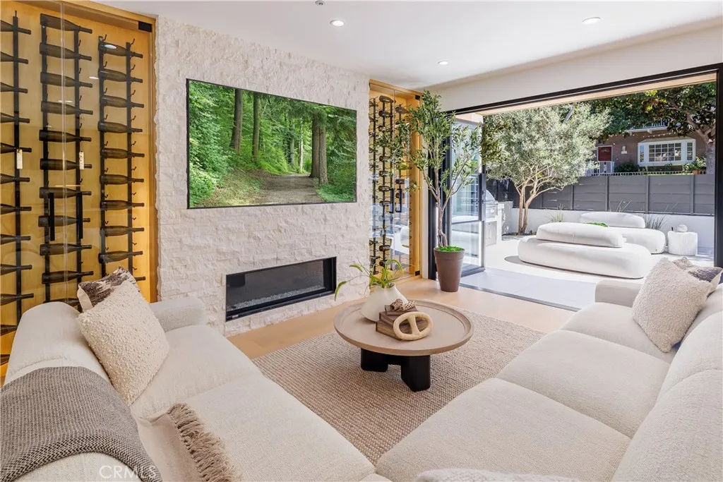 Corona Del Mar, California 92625, United States, 4 Bedrooms Bedrooms, ,7 BathroomsBathrooms,Residential,Active,220433