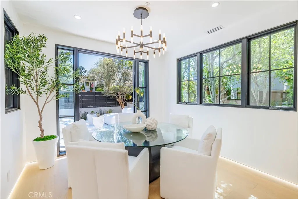 Corona Del Mar, California 92625, United States, 4 Bedrooms Bedrooms, ,7 BathroomsBathrooms,Residential,Active,220433