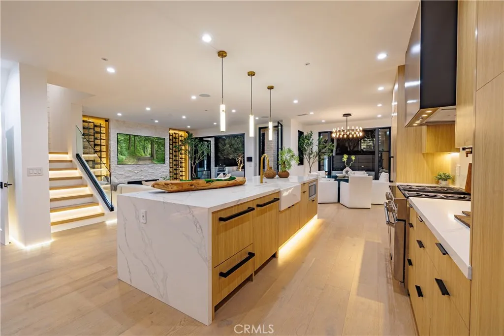 Corona Del Mar, California 92625, United States, 4 Bedrooms Bedrooms, ,7 BathroomsBathrooms,Residential,Active,220433